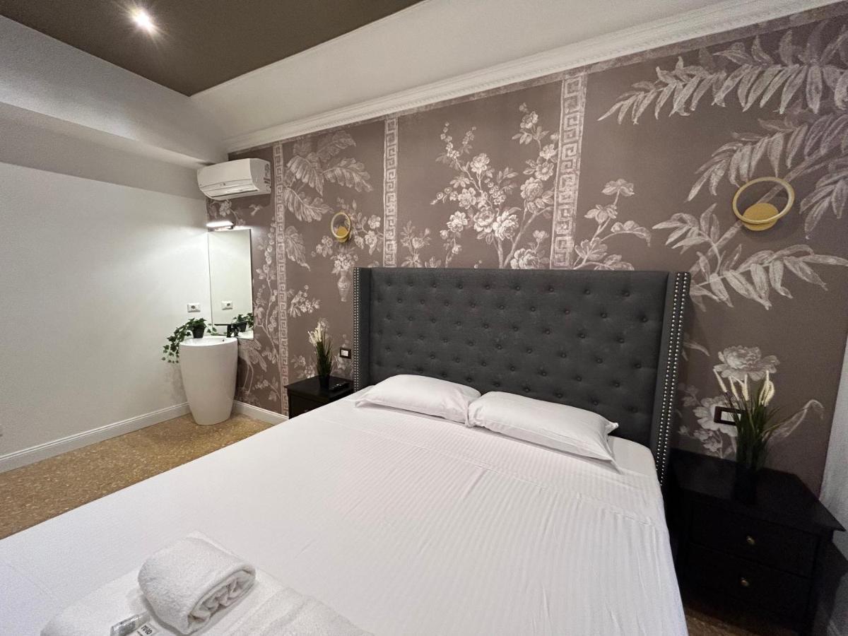 Raffaello'S Place Рим Экстерьер фото