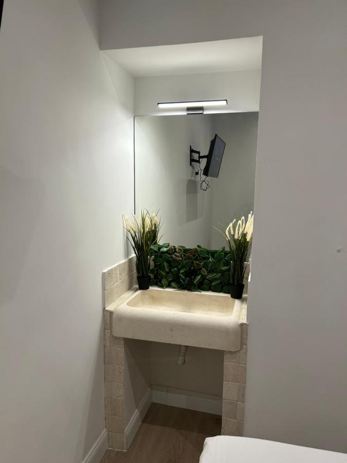 Raffaello'S Place Рим Экстерьер фото